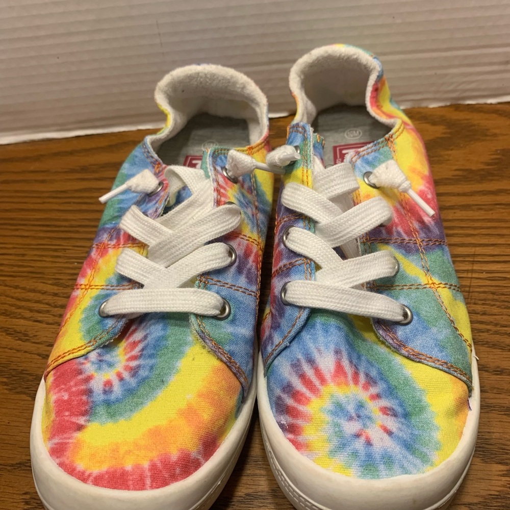 Pop Colorful Tie-Dye Women’s size 10 Sneakers cute, fun, comfortable, Woodstock